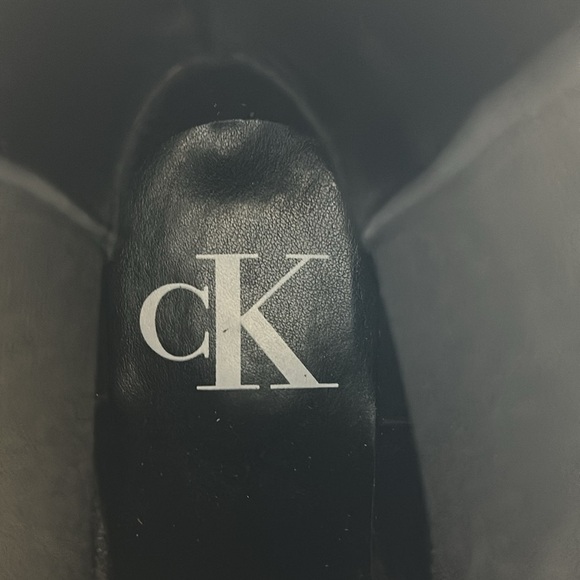 2262- Calvin Klein Jeans Black Platform Suede Ankle Boots Size 6.5 - Picture 9 of 11